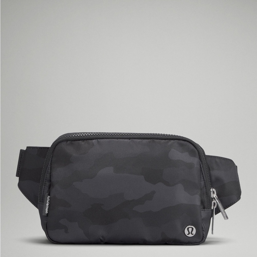 Lululemon Everywhere Belt Bag Large 2L Black Camo